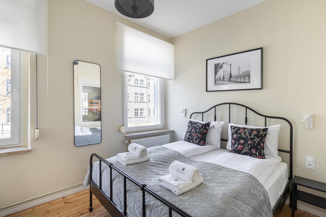 Lion - London Apartment